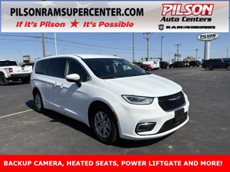 Used 2023 Chrysler Pacifica Touring-L image 1