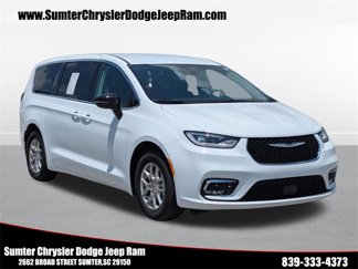 Used 2024 Chrysler Pacifica Touring-L image 1