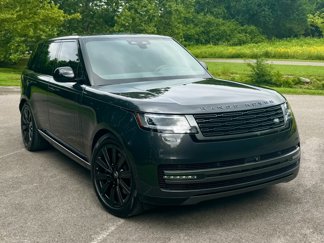 Used 2025 Land Rover Range Rover SE image 1