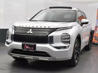 Used 2023 Mitsubishi Outlander SEL image 1