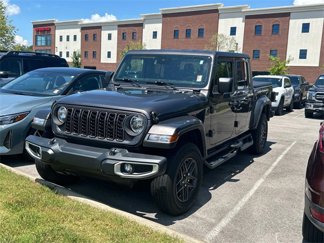 Used 2024 Jeep Gladiator Sport image 1