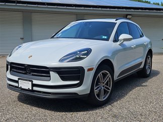 Used 2024 Porsche Macan image 1