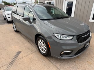 Used 2022 Chrysler Pacifica Touring-L image 1