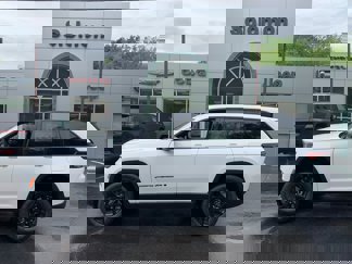 New 2025 Jeep Grand Cherokee Altitude image 1