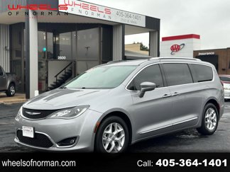 Used 2017 Chrysler Pacifica Touring-L Plus w/ Tire & Wheel Group image 1