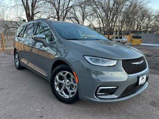 Used 2022 Chrysler Pacifica Limited image 1