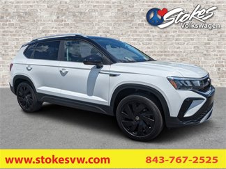 Certified 2024 Volkswagen Taos SE image 1