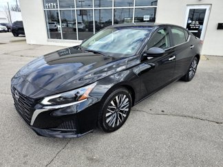 Used 2024 Nissan Altima 2.5 SV image 1