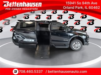 Used 2024 Toyota Sienna LE image 1