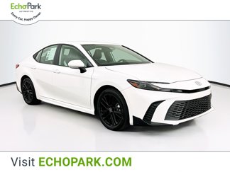 Used 2025 Toyota Camry SE image 1