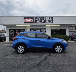 Used 2022 Nissan Kicks S image 1