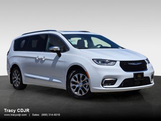 New 2025 Chrysler Pacifica Pinnacle image 1