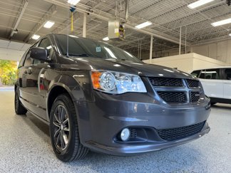 Used 2017 Dodge Grand Caravan SXT image 1