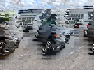 Used 2021 Chevrolet Traverse LT image 1
