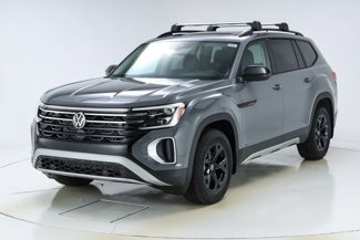 New 2025 Volkswagen Atlas Peak Edition SE image 1