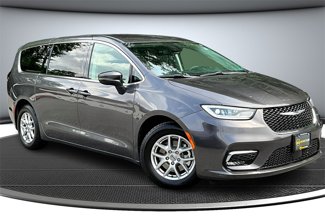 Used 2023 Chrysler Pacifica Touring-L image 1