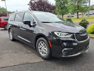 New 2025 Chrysler Pacifica Select image 1