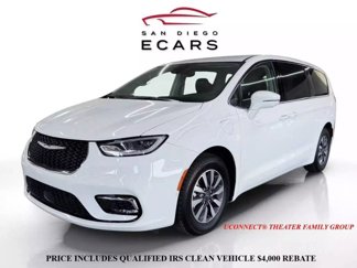 Used 2022 Chrysler Pacifica Touring-L w/ Uconnect Theater Family Group image 1