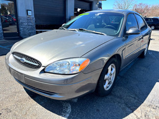 Used 2002 Ford Taurus SE image 1