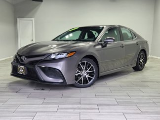 Used 2023 Toyota Camry SE image 1