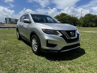 Used 2017 Nissan Rogue SV image 1