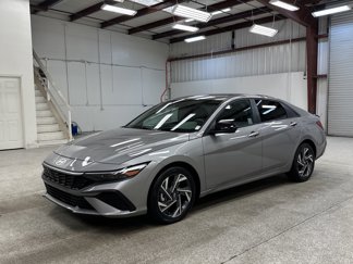 Used 2025 Hyundai Elantra Sport image 1