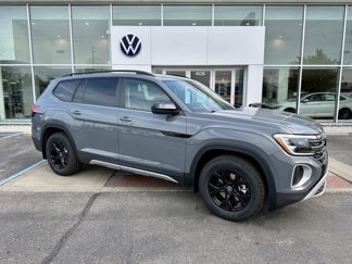 New 2025 Volkswagen Atlas Peak Edition SE image 1