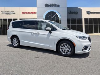 Used 2023 Chrysler Pacifica Touring-L image 1