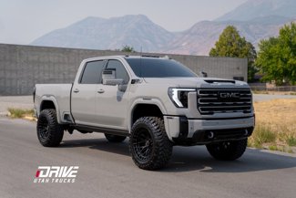 Used 2025 GMC Sierra 2500 AT4X image 1