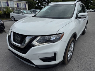 Used 2017 Nissan Rogue SV image 1