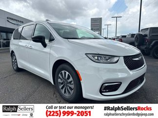 New 2025 Chrysler Pacifica Select image 1