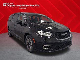 New 2025 Chrysler Pacifica Select image 1