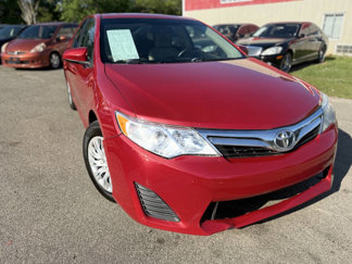 Used 2014 Toyota Camry LE image 1