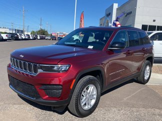New 2025 Jeep Grand Cherokee Laredo image 1