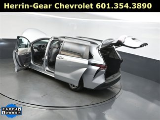 Used 2023 Toyota Sienna XLE video 2