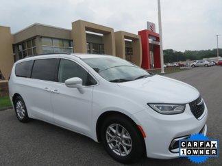 Used 2023 Chrysler Pacifica Touring-L image 1