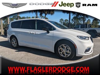 New 2024 Chrysler Pacifica Limited image 1