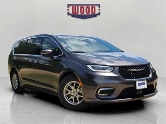 Used 2023 Chrysler Pacifica Touring-L image 1