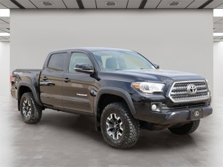 Used 2017 Toyota Tacoma TRD Off-Road image 1
