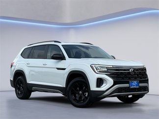 New 2025 Volkswagen Atlas Peak Edition SE image 1