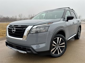 New 2025 Nissan Pathfinder Platinum image 1