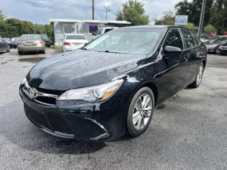 Used 2015 Toyota Camry SE image 1