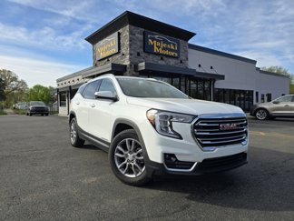 Used 2024 GMC Terrain SLT image 1