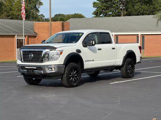 Used 2018 Nissan Titan SV image 1