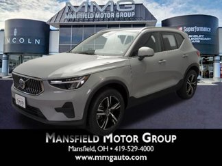 Certified 2025 Volvo XC40 B5 Core image 1