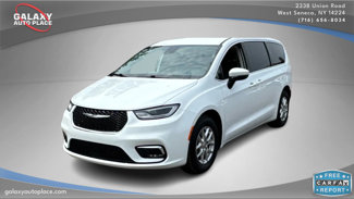 Used 2023 Chrysler Pacifica Touring-L image 1