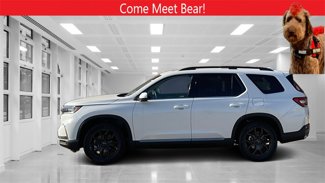 New 2025 Honda Pilot Touring image 1