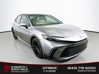 Used 2025 Toyota Camry SE image 1
