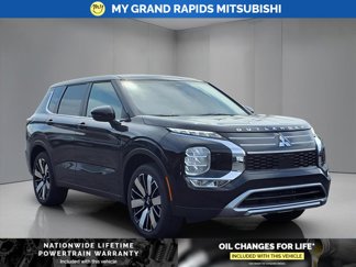 New 2025 Mitsubishi Outlander SE image 1