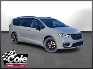 New 2025 Chrysler Pacifica Limited image 1